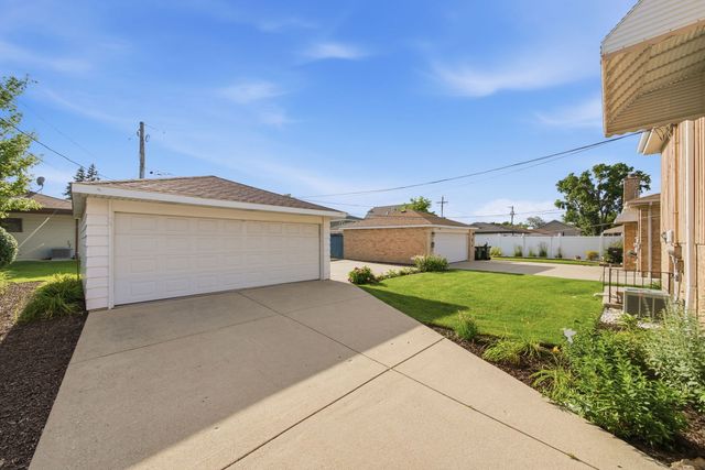 6204 N Emerson Street, Rosemont, IL 60018
