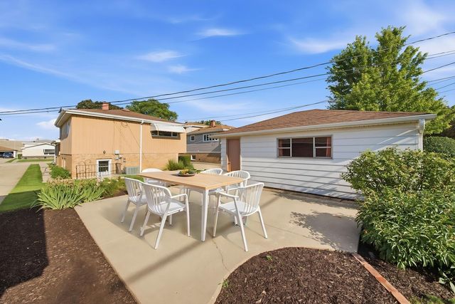 6204 N Emerson Street, Rosemont, IL 60018