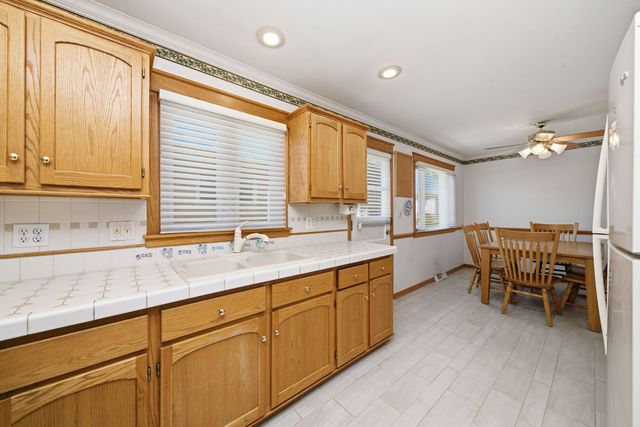 6204 N Emerson Street, Rosemont, IL 60018