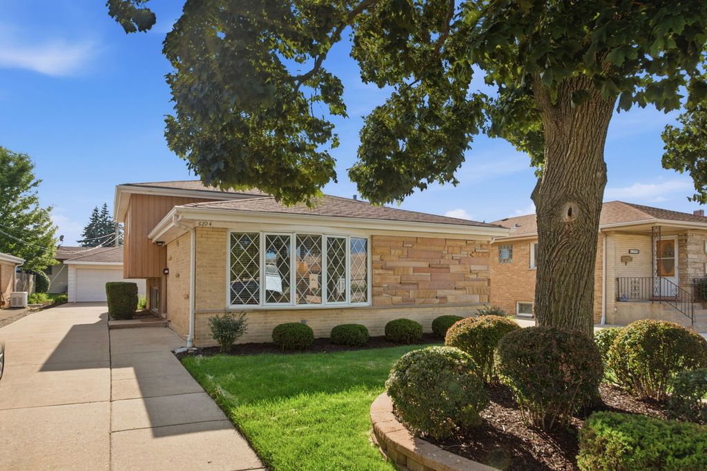 6204 N Emerson Street, Rosemont, IL 60018
