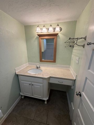 721 N Kickapoo Avenue, Shawnee, OK 74801