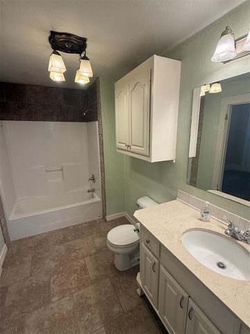721 N Kickapoo Avenue, Shawnee, OK 74801
