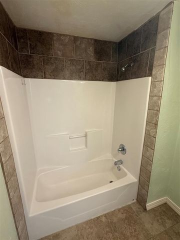 721 N Kickapoo Avenue, Shawnee, OK 74801