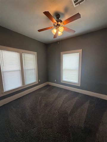 721 N Kickapoo Avenue, Shawnee, OK 74801