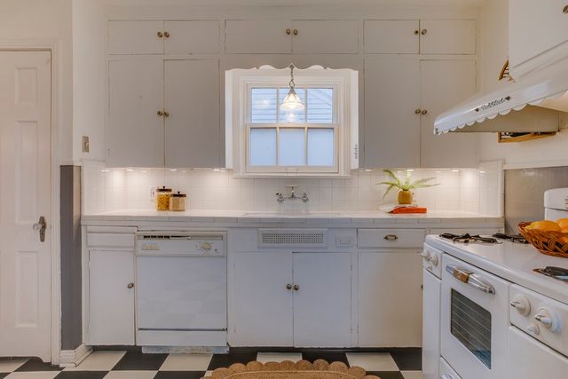 2519 W 10th Street, Dallas, TX 75211