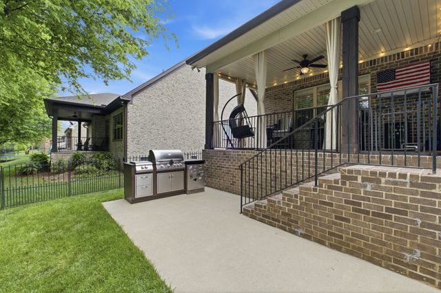 4050 Haversack Dr, Spring Hill, TN 37174