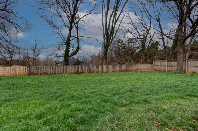 3975 N Stewart Avenue, Springfield, MO 65803