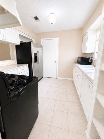 8419 Avington Road, La Porte, TX 77571