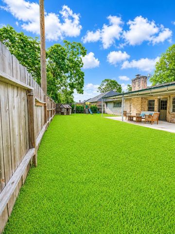 8419 Avington Road, La Porte, TX 77571
