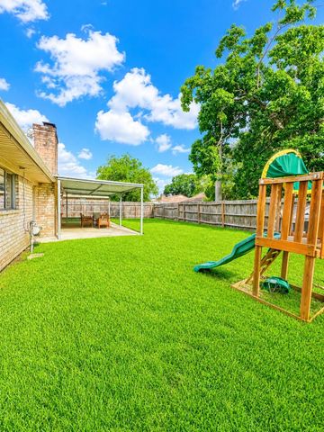 8419 Avington Road, La Porte, TX 77571