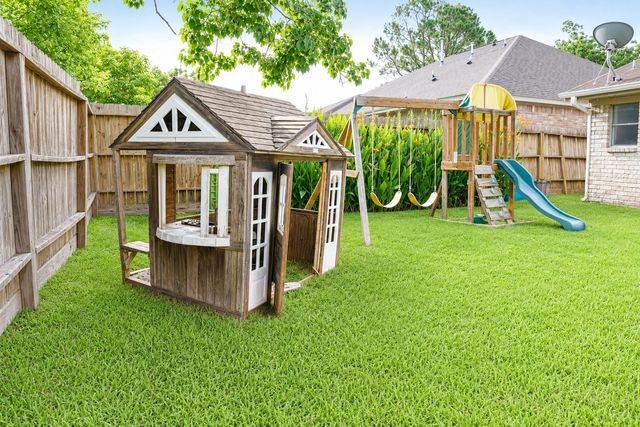 8419 Avington Road, La Porte, TX 77571