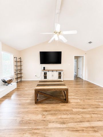 8419 Avington Road, La Porte, TX 77571