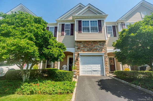 43 Torrey Pine Lane 82, Bay Shore, NY 11706