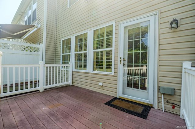 43 Torrey Pine Lane 82, Bay Shore, NY 11706