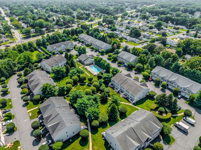 43 Torrey Pine Lane 82, Bay Shore, NY 11706