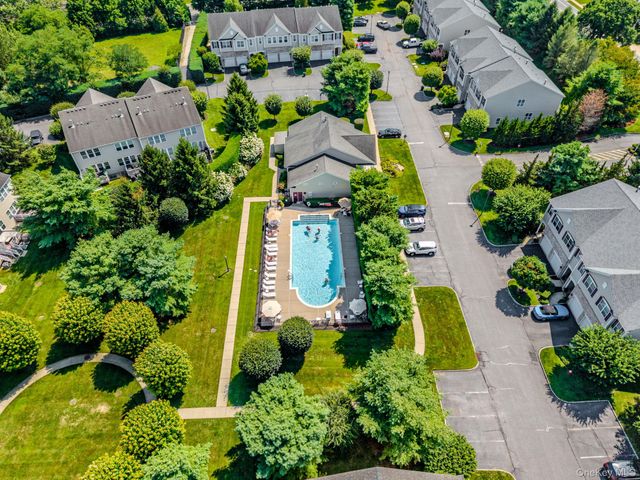 43 Torrey Pine Lane 82, Bay Shore, NY 11706