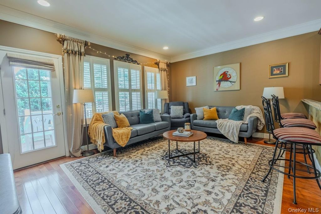 43 Torrey Pine Lane 82, Bay Shore, NY 11706 — photo 4