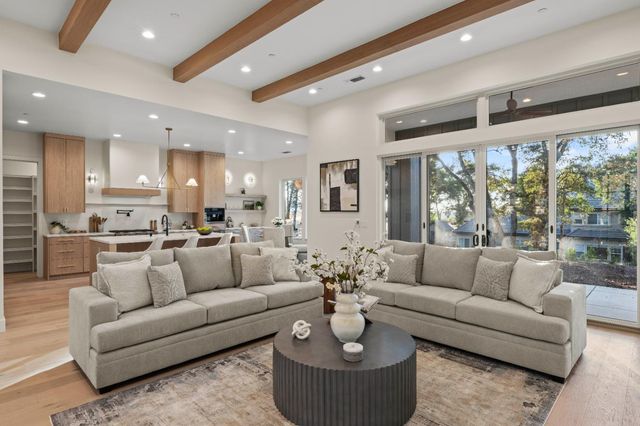 12985 Austin Forest Cir, Auburn, CA 95602