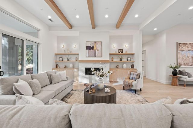 12985 Austin Forest Cir, Auburn, CA 95602