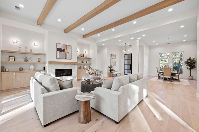 12985 Austin Forest Cir, Auburn, CA 95602