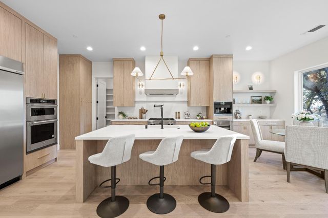 12985 Austin Forest Cir, Auburn, CA 95602