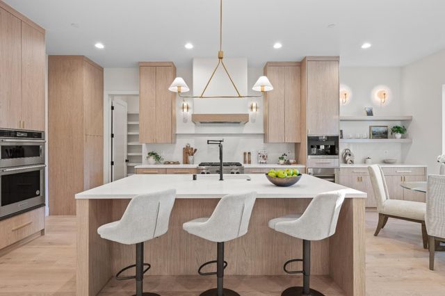 12985 Austin Forest Cir, Auburn, CA 95602