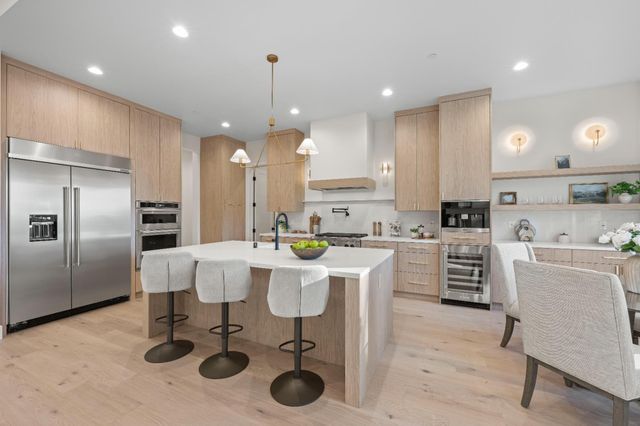 12985 Austin Forest Cir, Auburn, CA 95602