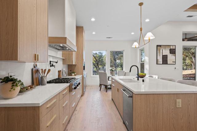 12985 Austin Forest Cir, Auburn, CA 95602