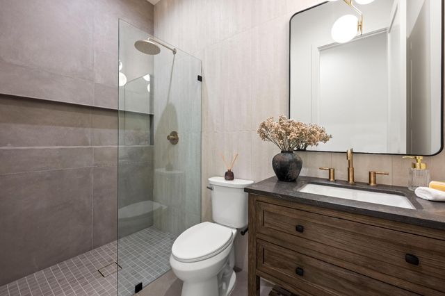 12985 Austin Forest Cir, Auburn, CA 95602