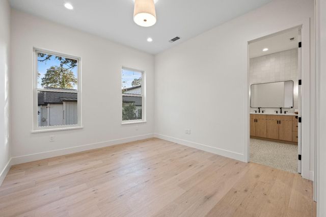 12985 Austin Forest Cir, Auburn, CA 95602