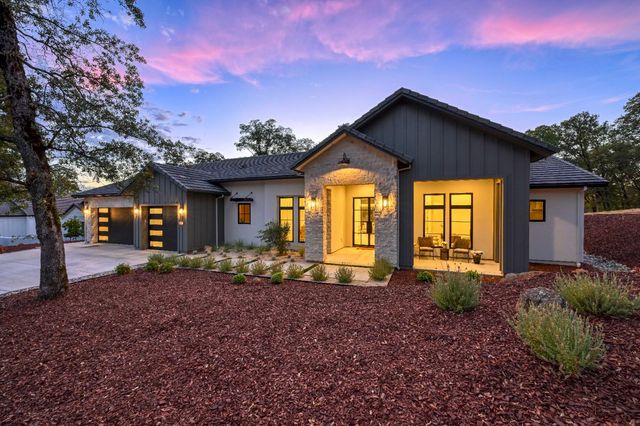 12985 Austin Forest Cir, Auburn, CA 95602