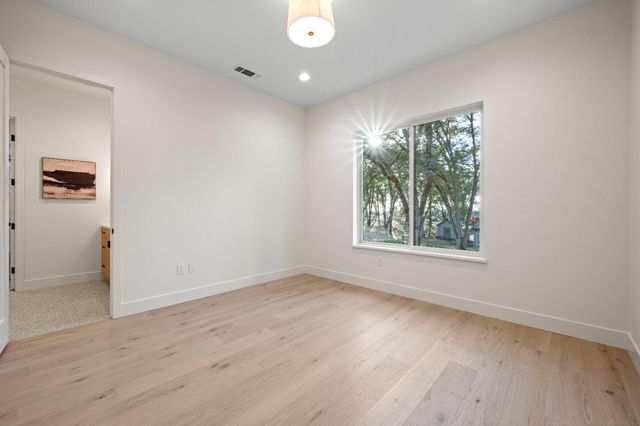 12985 Austin Forest Cir, Auburn, CA 95602