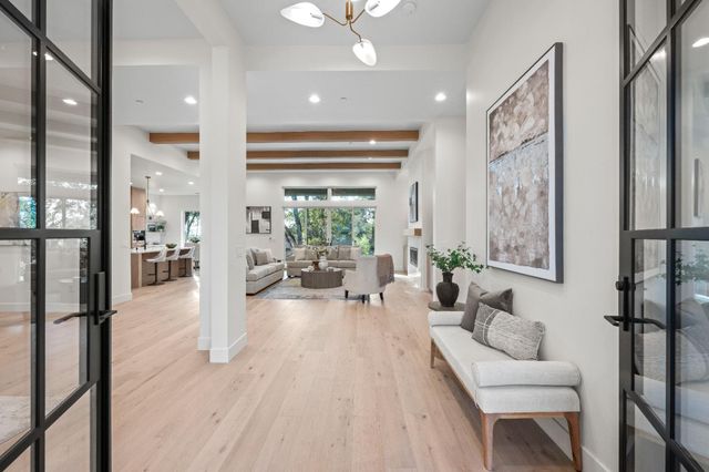 12985 Austin Forest Cir, Auburn, CA 95602