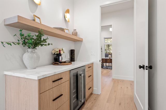 12985 Austin Forest Cir, Auburn, CA 95602