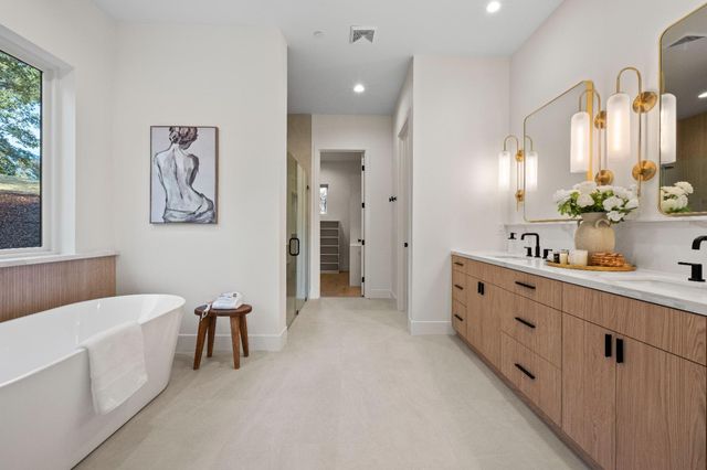 12985 Austin Forest Cir, Auburn, CA 95602