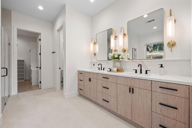 12985 Austin Forest Cir, Auburn, CA 95602