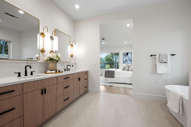 12985 Austin Forest Cir, Auburn, CA 95602