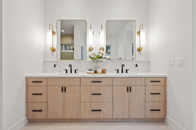 12985 Austin Forest Cir, Auburn, CA 95602