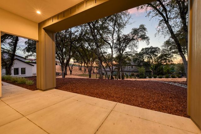 12985 Austin Forest Cir, Auburn, CA 95602