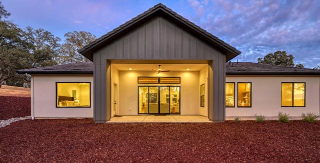 12985 Austin Forest Cir, Auburn, CA 95602