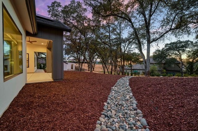 12985 Austin Forest Cir, Auburn, CA 95602