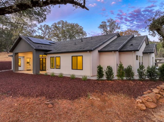 12985 Austin Forest Cir, Auburn, CA 95602