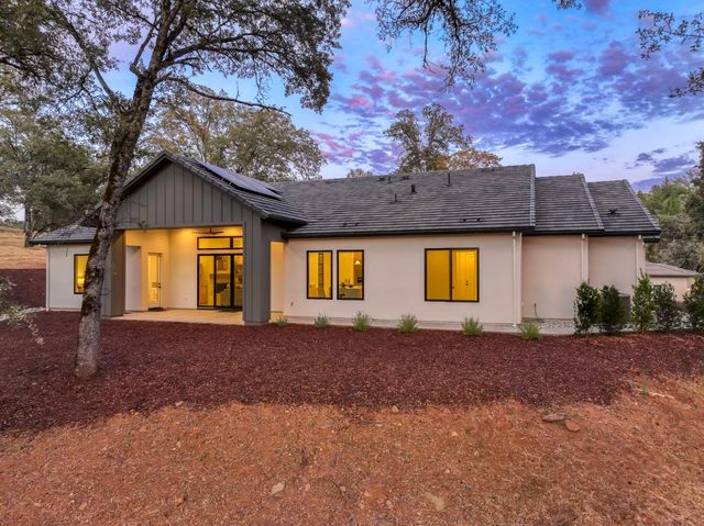 12985 Austin Forest Cir, Auburn, CA 95602