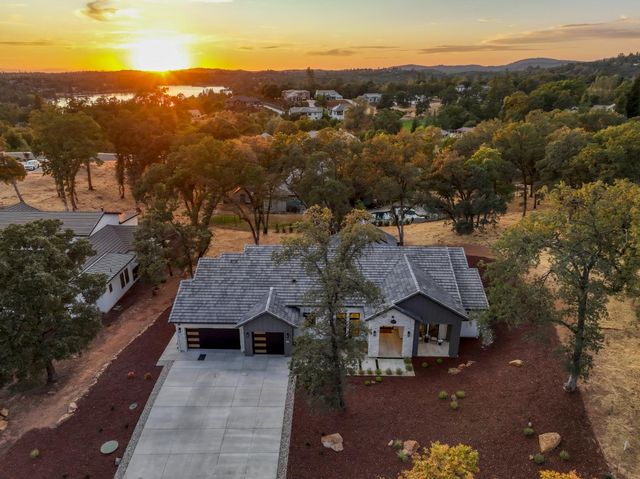 12985 Austin Forest Cir, Auburn, CA 95602