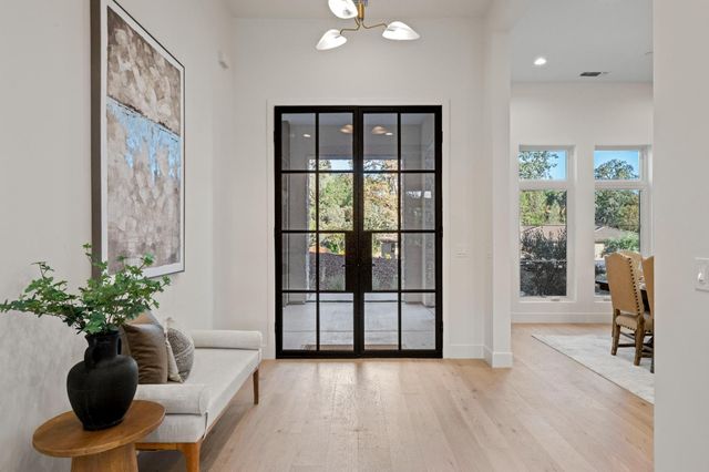 12985 Austin Forest Cir, Auburn, CA 95602