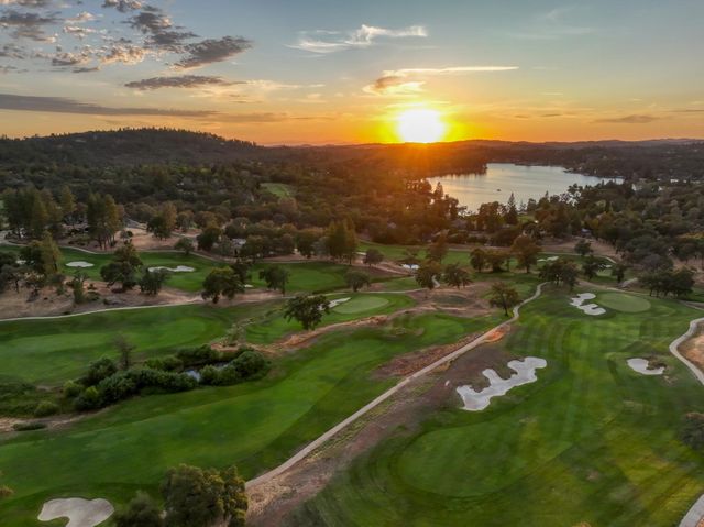 12985 Austin Forest Cir, Auburn, CA 95602