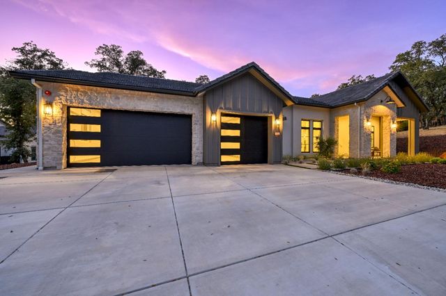 12985 Austin Forest Cir, Auburn, CA 95602