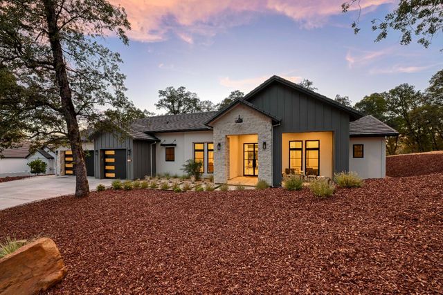 12985 Austin Forest Cir, Auburn, CA 95602