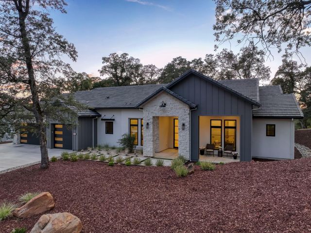 12985 Austin Forest Cir, Auburn, CA 95602