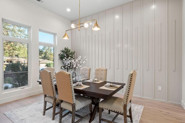 12985 Austin Forest Cir, Auburn, CA 95602